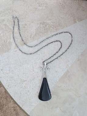 VINTAGE AVON NECKLACE BLACK SILVER PENDANT ROPE CHAIN ESTATE JEWELRY